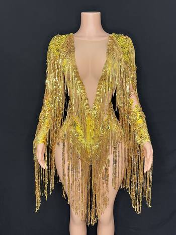 Rochie de scenă dintr-o singură piesă, cu ciucuri și ornamente cu diamante; țesătură plasă cu elastan 50–70%; țesătură secundară 70–80%; stil neutru; imprimeu