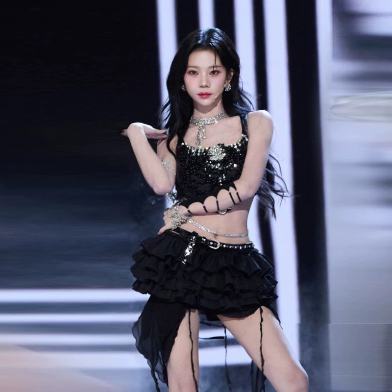 Costum de scenă cu mărgele în stil urban, iarna 2024, țesătură poliester, conținut poliester 80–90%, cusătură cu mărgele