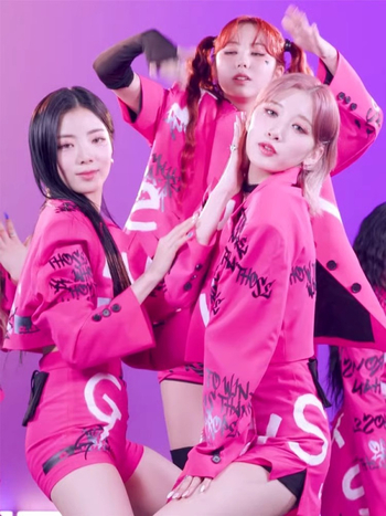 Costum de scenă pentru grupul K-pop feminin, jazz hip-hop, material din bumbac, conținut 80-90% bumbac, lansare primăvară 2025, stil: hip-hop, tip stil: japonez/koreean liber