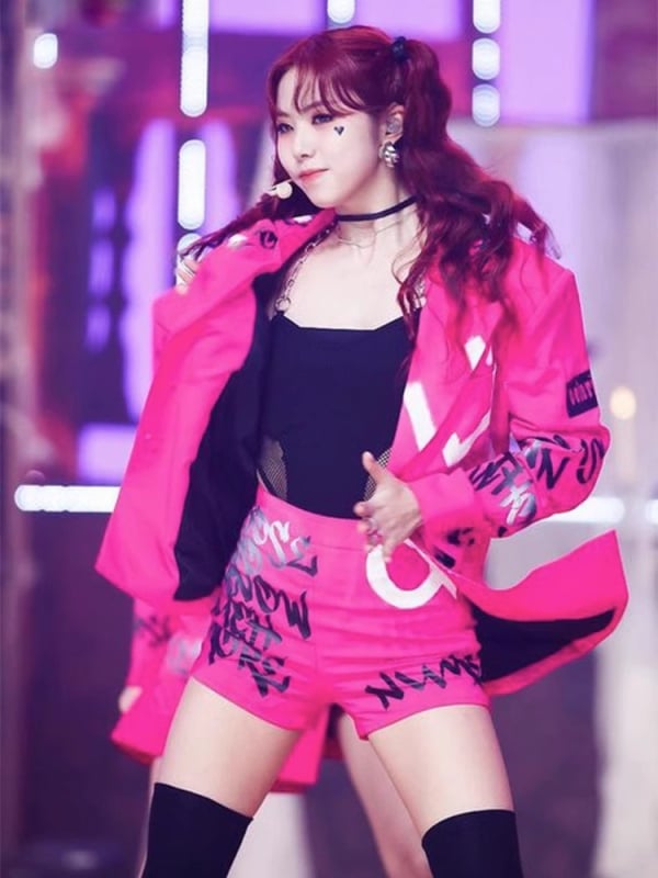 Costum de scenă pentru grupul K-pop feminin, jazz hip-hop, material din bumbac, conținut 80-90% bumbac, lansare primăvară 2025, stil: hip-hop, tip stil: japonez/koreean liber