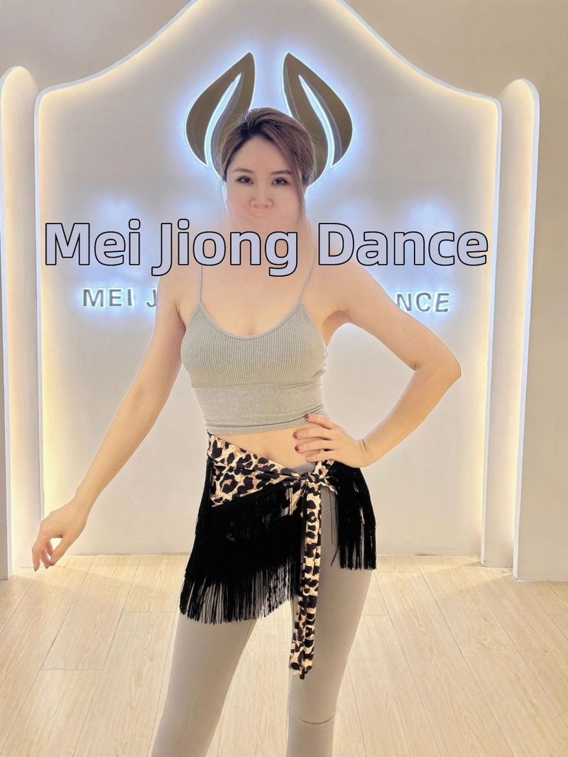 Pieaugušo Latīna deju svārki ar neregulāriem spalviem un gurnu šalli, izšūti — poliesters 50–70% + 30–50%, elegants ielu stils, vasara 2025