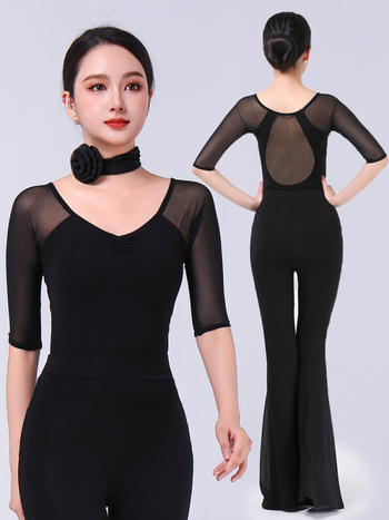 Set modernog plesa: body s V-izrezom i zvonastim hlačama, modalna tkanina