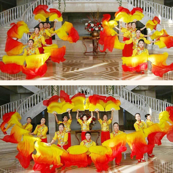 Дълъг копринен танцов фен с трицветен градиентен пламък модел и мотив koi за танци на корема и квадратни танци