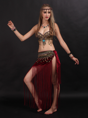 Костюм за ориенталски танц с ресни и етно мотиви, две части — Peter Jo; Велур; Основен състав: 80% хлорирани влакна, 20% полиестер; Подходящ за фолклорни танци; За жена; Възраст 18–24; Точност на измерване 1–2 см