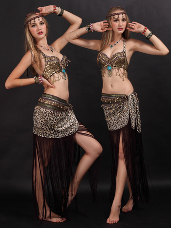 Костюм за ориенталски танц с ресни и етно мотиви, две части — Peter Jo; Велур; Основен състав: 80% хлорирани влакна, 20% полиестер; Подходящ за фолклорни танци; За жена; Възраст 18–24; Точност на измерване 1–2 см