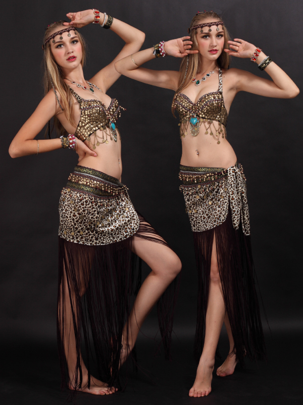 Костюм за ориенталски танц с ресни и етно мотиви, две части — Peter Jo; Велур; Основен състав: 80% хлорирани влакна, 20% полиестер; Подходящ за фолклорни танци; За жена; Възраст 18–24; Точност на измерване 1–2 см