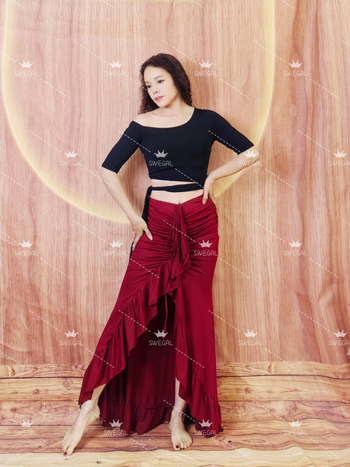 Costum de practică Belly Dance – top cu umăr pe o parte și fustă cu dantelă pe șolduri, poliester, conținut poliester 30-50%, toamnă 2025.