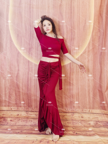 Costum de practică Belly Dance – top cu umăr pe o parte și fustă cu dantelă pe șolduri, poliester, conținut poliester 30-50%, toamnă 2025.