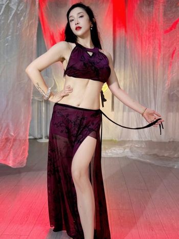 Costum de dans Belly Dance pentru vară 2025: top din plasă fără bretele, plasă imprimată și fustă cu talie atârnândă, poliester ≤30%, elegant, proaspăt și dulce