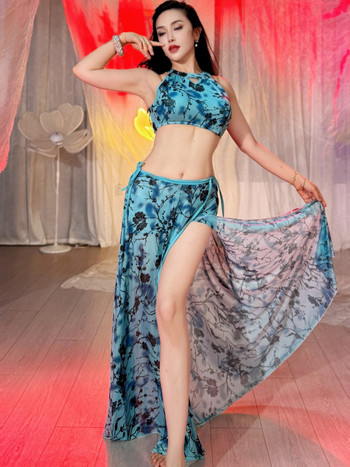 Costum de dans Belly Dance pentru vară 2025: top din plasă fără bretele, plasă imprimată și fustă cu talie atârnândă, poliester ≤30%, elegant, proaspăt și dulce