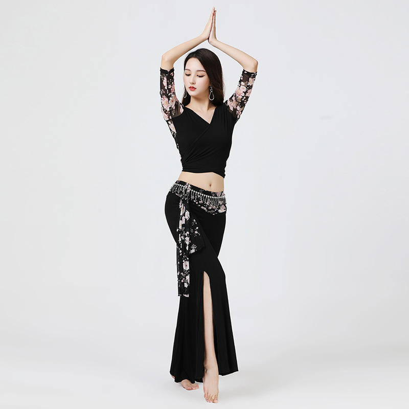 Costum de dans belly dance cu imprimeu floral și pantaloni cu deschidere, material modal cu 30–50% elastan, colecția iarnă 2023