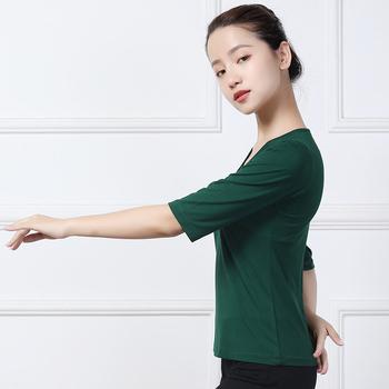 Топ за модерни танци, модал-вискозна смес с 4,5% еластан; едноцветен модел; за възрастни дами; подходящ за сценични костюми, латински и народни танци.