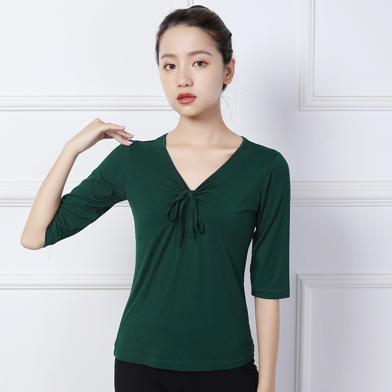 Топ за модерни танци, модал-вискозна смес с 4,5% еластан; едноцветен модел; за възрастни дами; подходящ за сценични костюми, латински и народни танци.