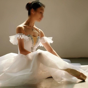 Baletna tutu suknja za scensku izvedbu - čipka, glavni materijal acetat 40%, brušena završnica, stil princeze, 12–14 šavova na 3 cm