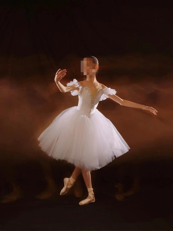 Baletna tutu suknja za scensku izvedbu - čipka, glavni materijal acetat 40%, brušena završnica, stil princeze, 12–14 šavova na 3 cm