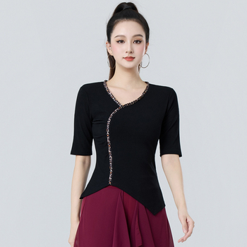 Top modern de dans pentru femei adulte — decolteu în V, mâneci medii, croială asimetrică, bumbac în dungi