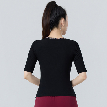 Top modern de dans pentru femei adulte — decolteu în V, mâneci medii, croială asimetrică, bumbac în dungi