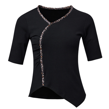 Top modern de dans pentru femei adulte — decolteu în V, mâneci medii, croială asimetrică, bumbac în dungi