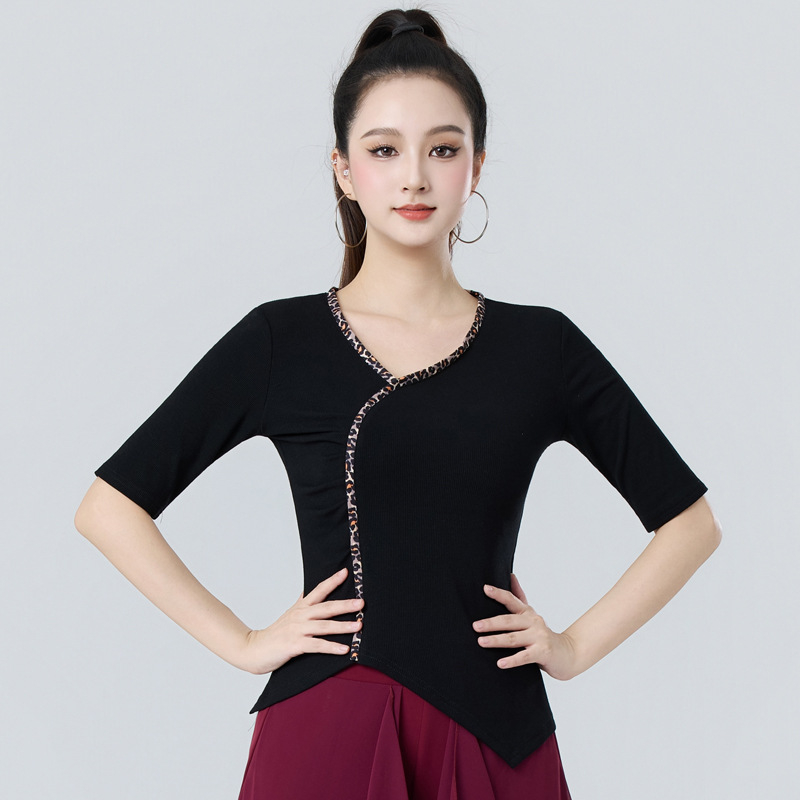 Top modern de dans pentru femei adulte — decolteu în V, mâneci medii, croială asimetrică, bumbac în dungi