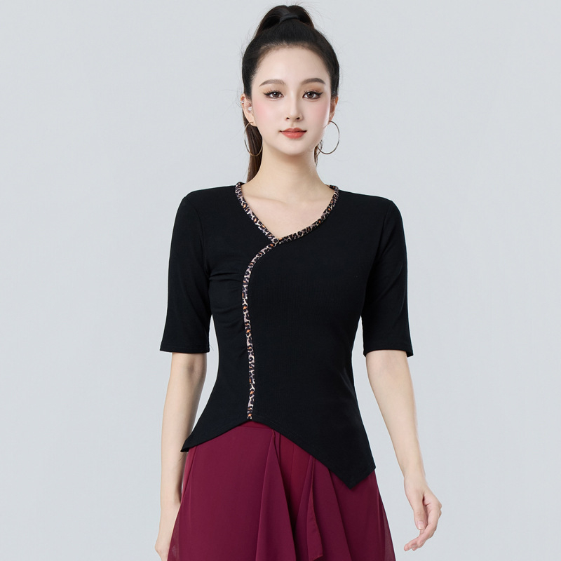 Top modern de dans pentru femei adulte — decolteu în V, mâneci medii, croială asimetrică, bumbac în dungi