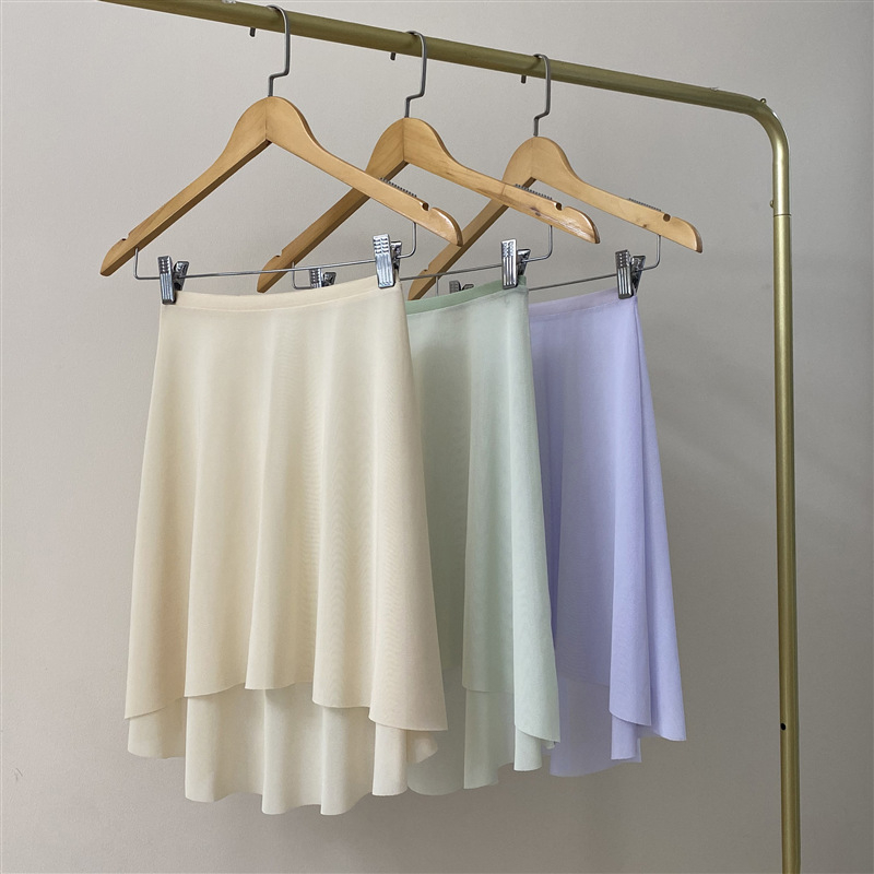 Fustă de balet din plasă pentru yoga aeriană — fața scurtă, spatele lung, talie elastică; țesătură principală poliester 70–80%, poliester secundar 30–50%; Primăvara 2025, stil chinezesc, retro literar