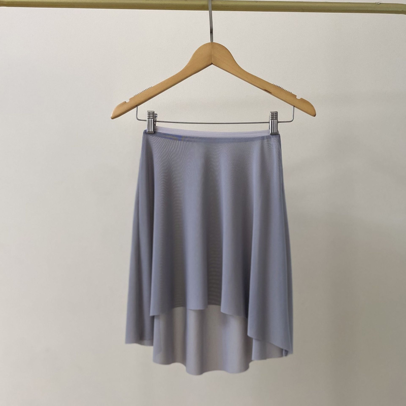 Fustă de balet din plasă pentru yoga aeriană — fața scurtă, spatele lung, talie elastică; țesătură principală poliester 70–80%, poliester secundar 30–50%; Primăvara 2025, stil chinezesc, retro literar