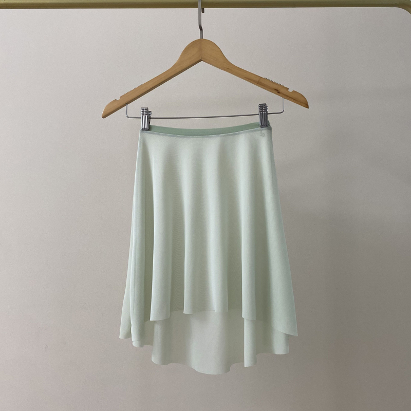 Fustă de balet din plasă pentru yoga aeriană — fața scurtă, spatele lung, talie elastică; țesătură principală poliester 70–80%, poliester secundar 30–50%; Primăvara 2025, stil chinezesc, retro literar