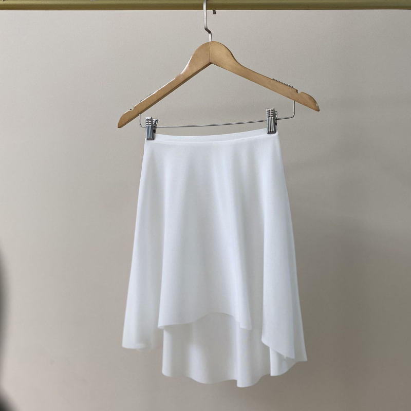 Fustă de balet din plasă pentru yoga aeriană — fața scurtă, spatele lung, talie elastică; țesătură principală poliester 70–80%, poliester secundar 30–50%; Primăvara 2025, stil chinezesc, retro literar