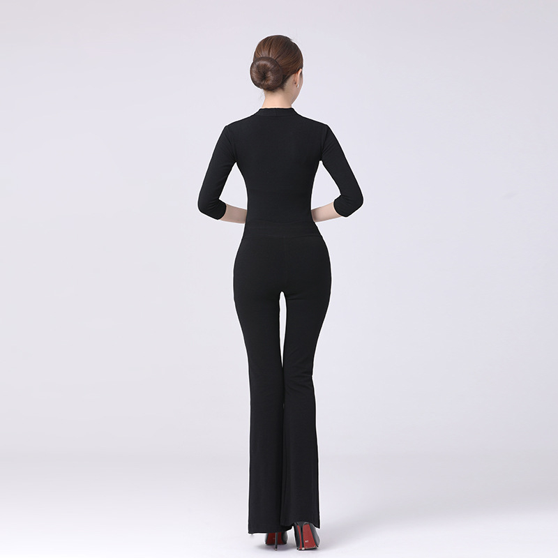 Modern táncruházati készlet V-nyakú bodival és széles szárú nadrággal, 87% pamut anyag és 87% pamut bélés, felnőtt nőknek.