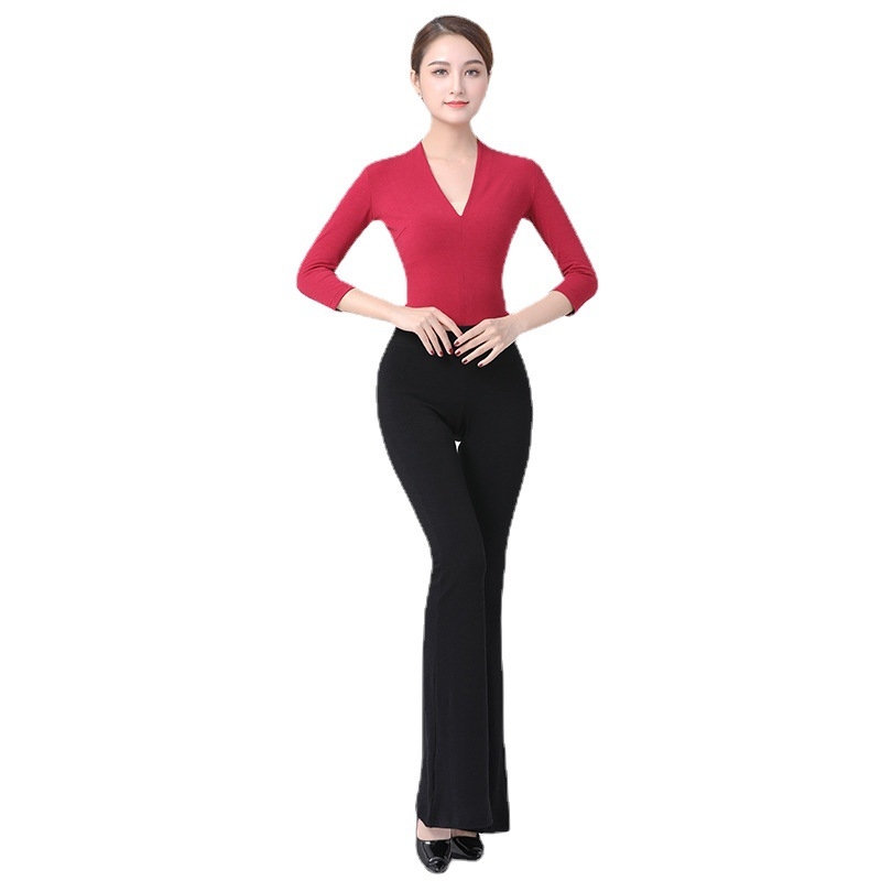 Modern táncruházati készlet V-nyakú bodival és széles szárú nadrággal, 87% pamut anyag és 87% pamut bélés, felnőtt nőknek.