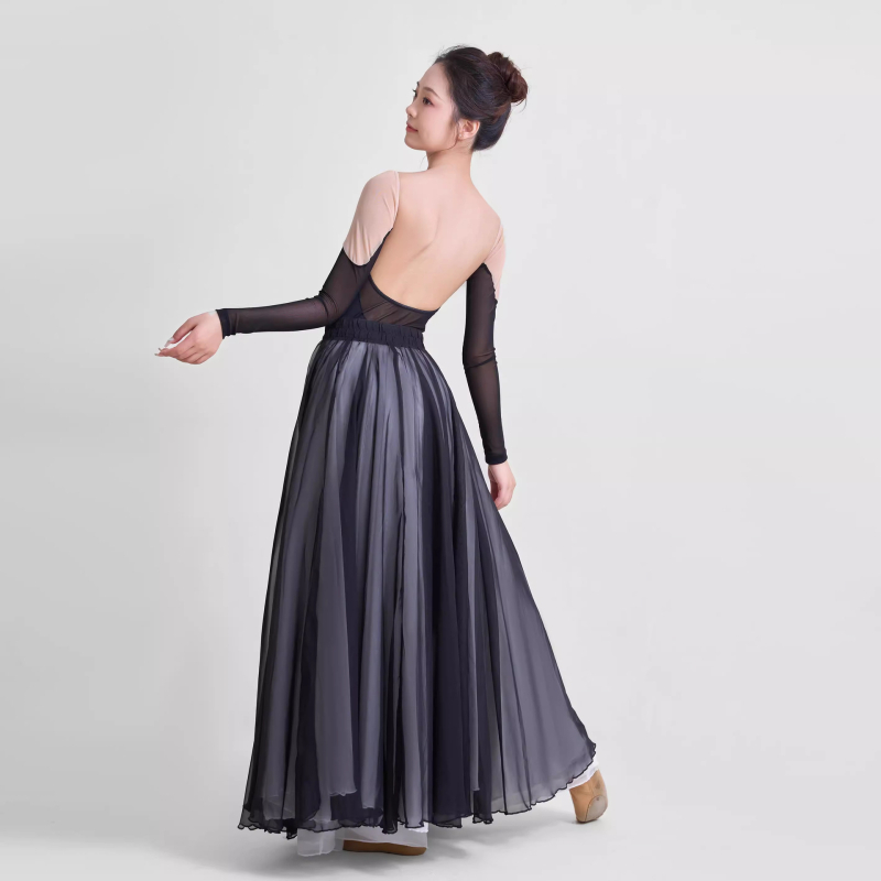 Crni kostim za klasični ples s mrežastim umetkom, elegantan leđni dio i kamelija kao detalj