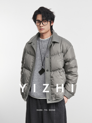 Jakna s kačjim perjem, slobodan kroj, spojni dizajn, punilo od kačjeg perja 86–90%, srednja duljina, najlon vanjski materijal