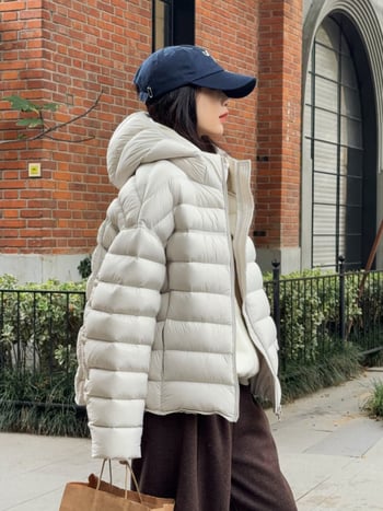 Ženska jakna s perjem Turtle-back rib dizajnom, zima 2025, korejski casual stil, opuštena silueta, kapuljača, kratka dužina, najlon materijal, punilo bijeli patka puh 90–95%, 101–200 g