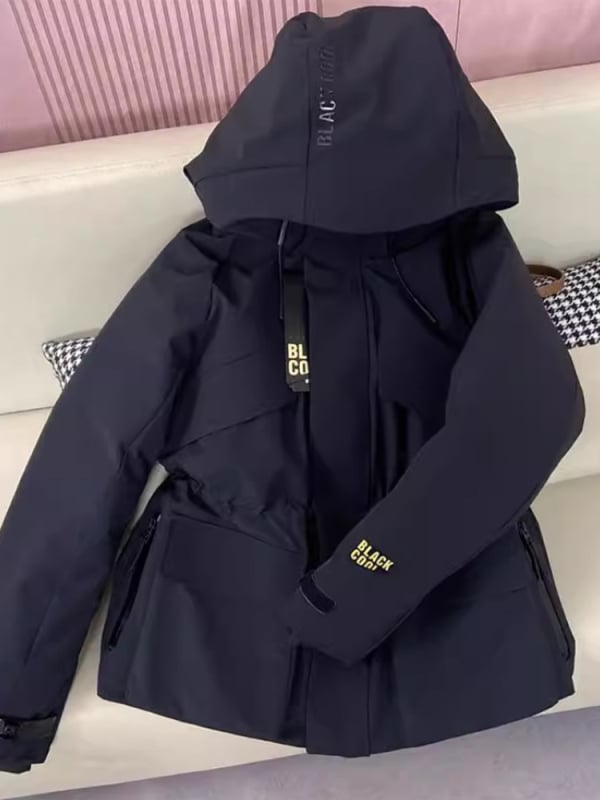 Geacă de puf pentru femei cu glugă, croială slim, material nylon, umplutură 201–300 g, iarnă 2025