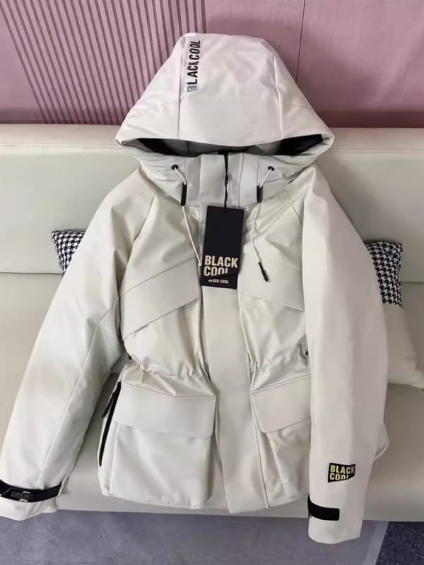 Geacă de puf pentru femei cu glugă, croială slim, material nylon, umplutură 201–300 g, iarnă 2025