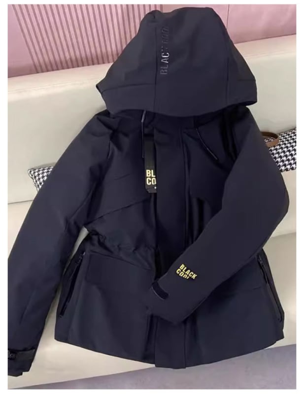 Geacă de puf pentru femei cu glugă, croială slim, material nylon, umplutură 201–300 g, iarnă 2025