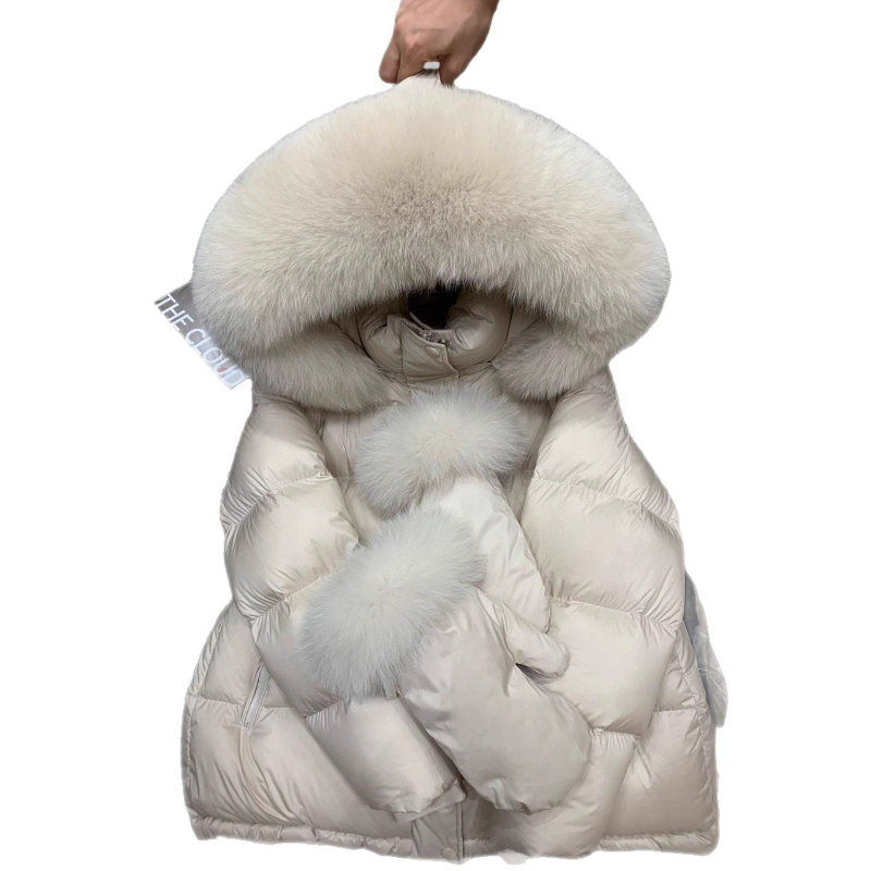 Geacă damă scurtă din puf, cu glugă, guler din blană de vulpe, umplutură din puf de rață alb, 201–300 g, 86–90% puf, țesătură exterioară din nylon