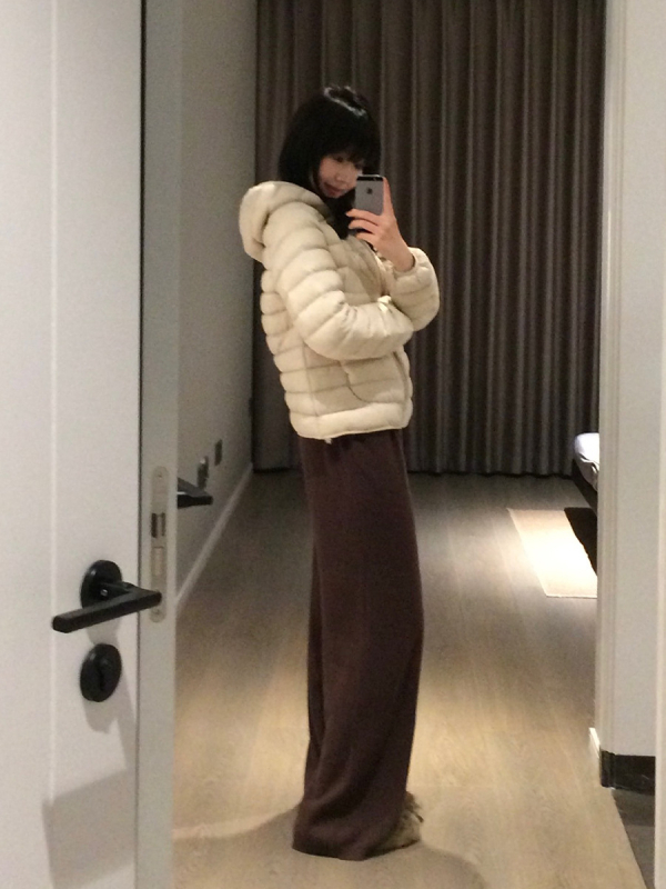 Geacă de puf cu glugă, Standard Național, umplutură din puf 86–90%, țesătură nylon 100%, croială regulată, iarnă 2025