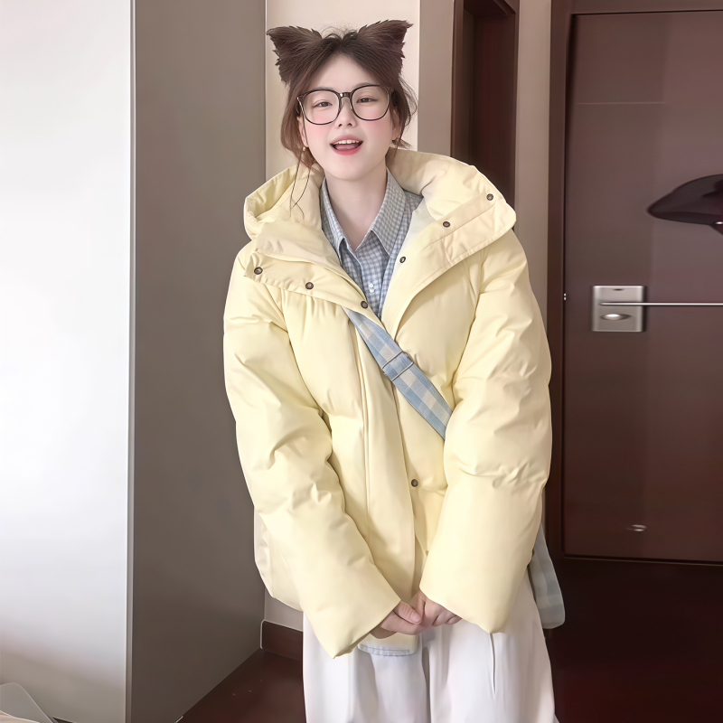 Ženska kratka jakna s punilom od perja i pamuka, 2025 novi model, korejski stil, za sitniju figuru, zimska debela jakna.