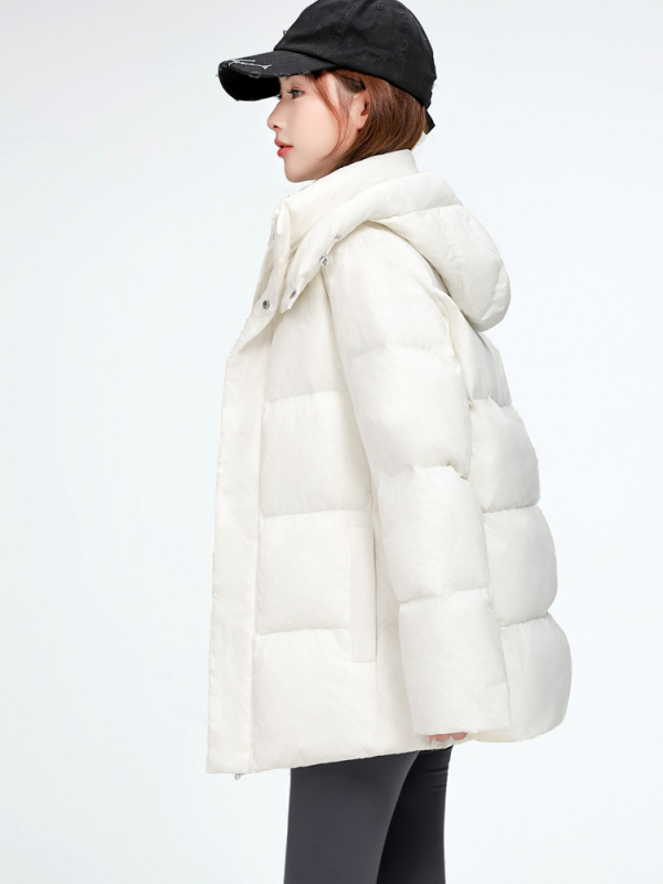 Ženska kratka puffer jakna s bijelim pačjim perjem, deblja izolacija, kapuljača, srednja duljina, vodootporna, minimalistički stil