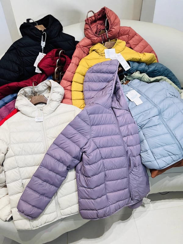 Γυναικείο ελαφρύ πουπουλένιο μπουφάν με κουκούλα, ελεύθερη γραμμή, κοντό μήκος, φερμουάρ, Χειμώνας 2025