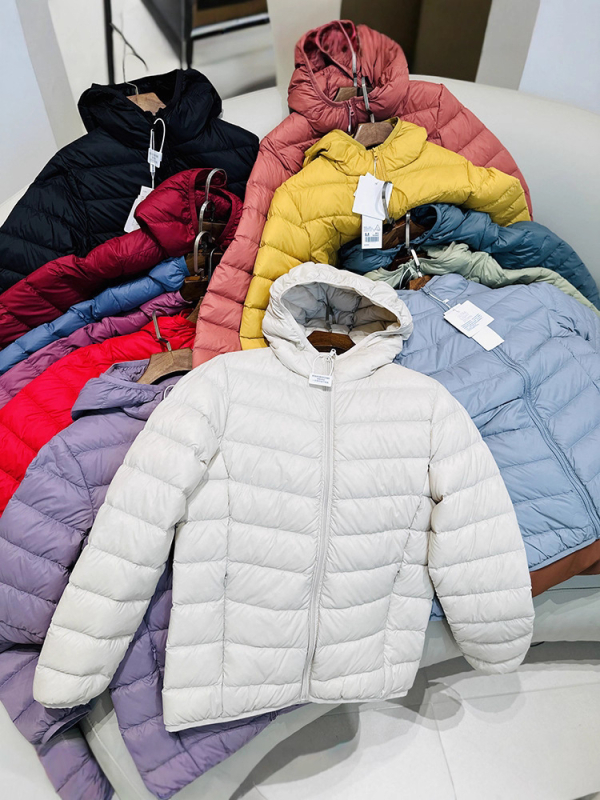 Γυναικείο ελαφρύ πουπουλένιο μπουφάν με κουκούλα, ελεύθερη γραμμή, κοντό μήκος, φερμουάρ, Χειμώνας 2025