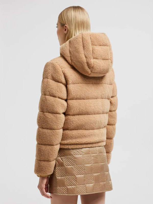 Ženska jakna s kapuljačom, Teddy velur uzorak, punjenje bijeli patka perja 81–85%, vanjski dio polar fleece, poliester