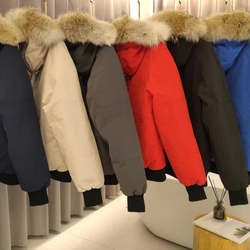 Γυναικείο μπουφάν με down από λευκή πάπια, ultra‑παχύ, εξωτερικά πολυεστέρας, μέση κομμένη, standing γιακάς με γούνα λύκου, μη αποσπώμενο γούνινο κολάρο, μακριά μανίκια, φερμουάρ, μήκος 50–65 εκ, επένδυση βελουδέν 91%+