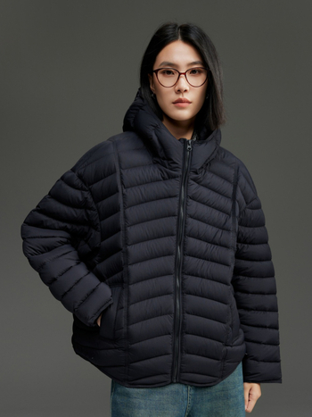 Geacă de iarnă din nylon, cu umplutură de puf de gâscă, glugă, lungime standard, umplere 101–200 g, 90%+ puf, stil urban elegant, iarna 2025