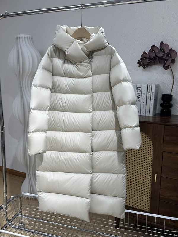 Dámsky dlhý kabát s kapucňou z down, plnenie kačacou perou a kašmírom 86–90%, polyesterová tkanina, voľný strih, dĺžka 80–100 cm