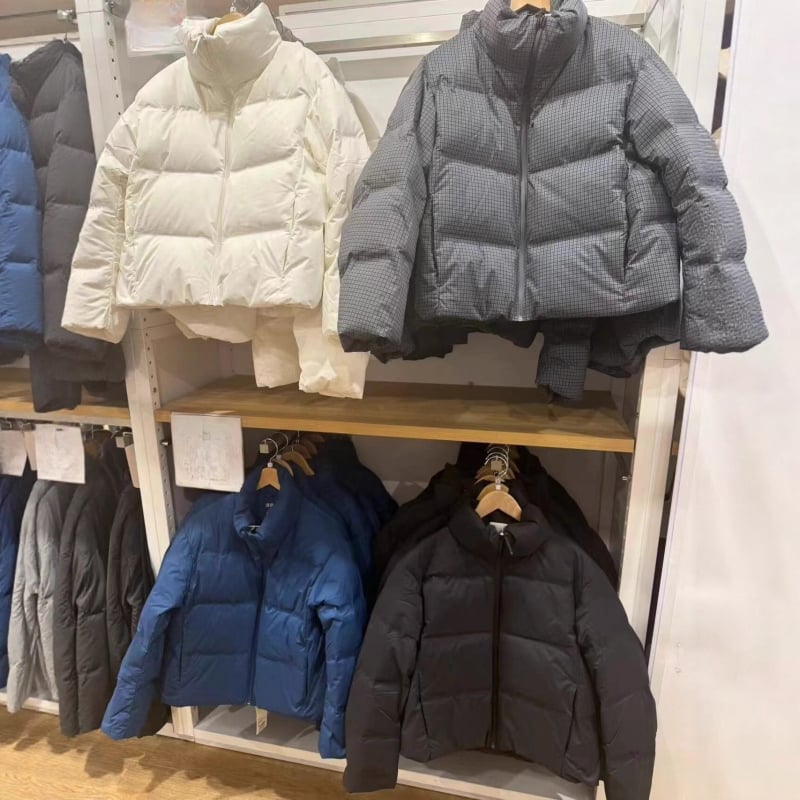 Geacă de puf pentru femei, fără cusături, lungime foarte scurtă, guler înalt, fermoar, umplutură din puf alb de rață