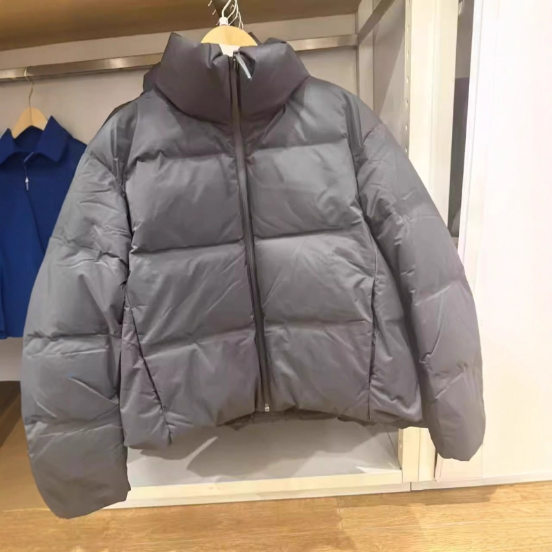 Geacă de puf pentru femei, fără cusături, lungime foarte scurtă, guler înalt, fermoar, umplutură din puf alb de rață