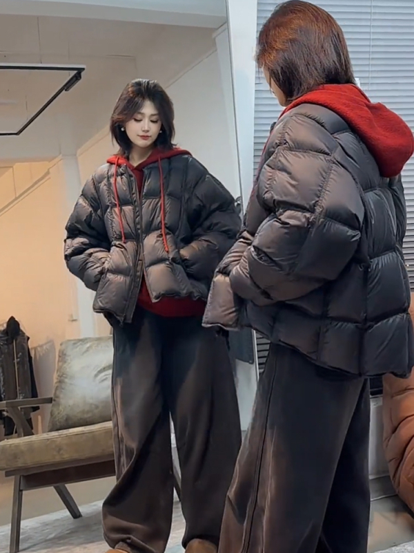 Geacă de damă cu puf de rață, conținut puf 51-55%, lungime ultra scurtă, fermoar frontal, țesătură chenille-spandex