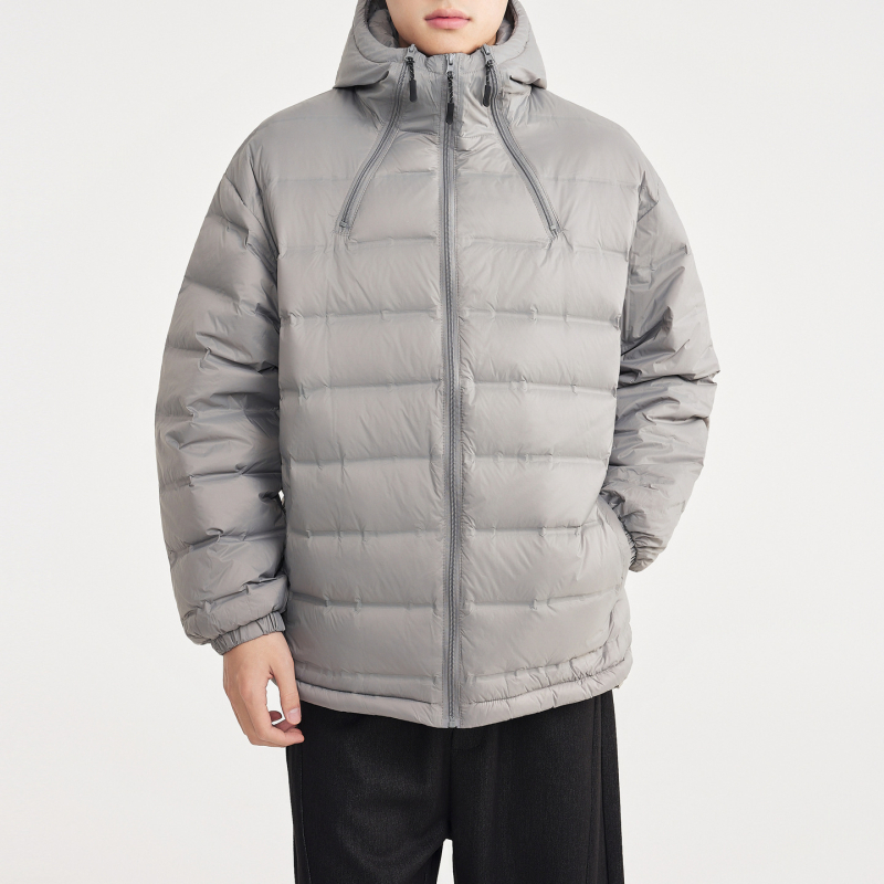 Geacă de puf cu glugă, fără cusături, 81–85% puf, 90–110 g umplutură, iarnă 2025